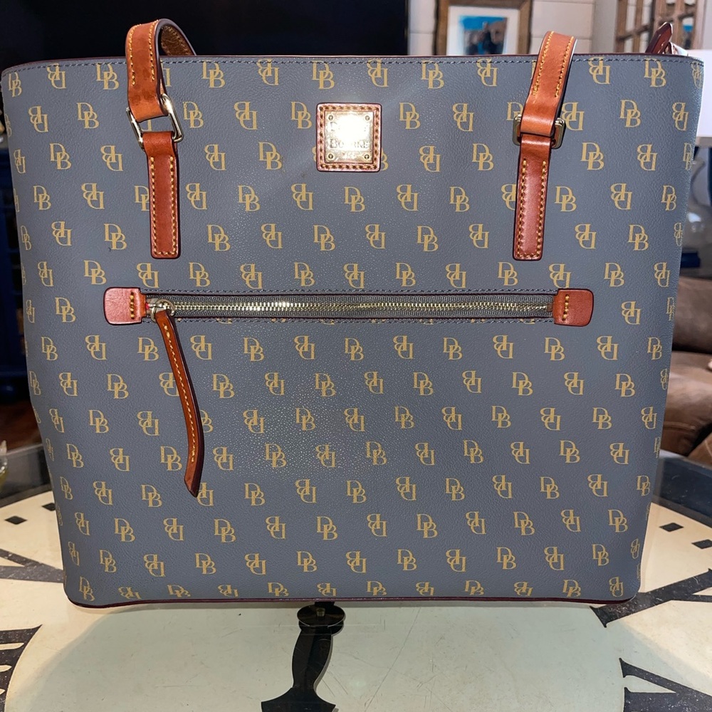 Dooney & Bourke tote